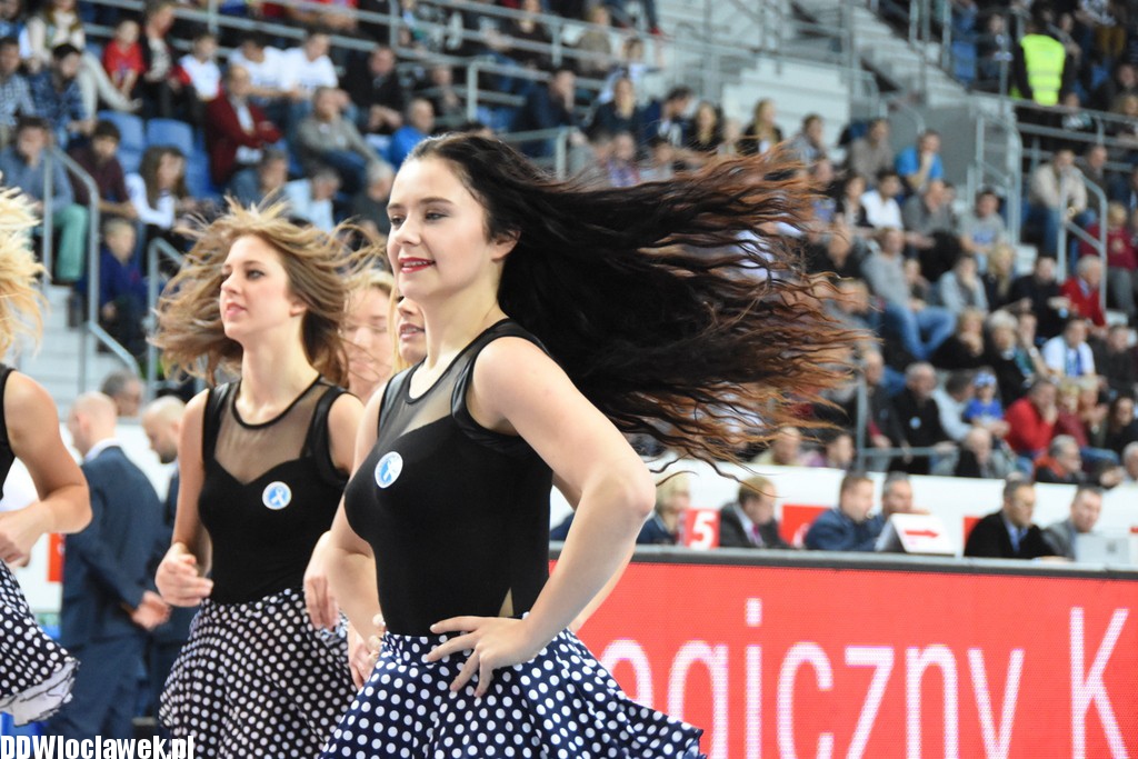 Cheerleaderki na meczu z Polpharmą