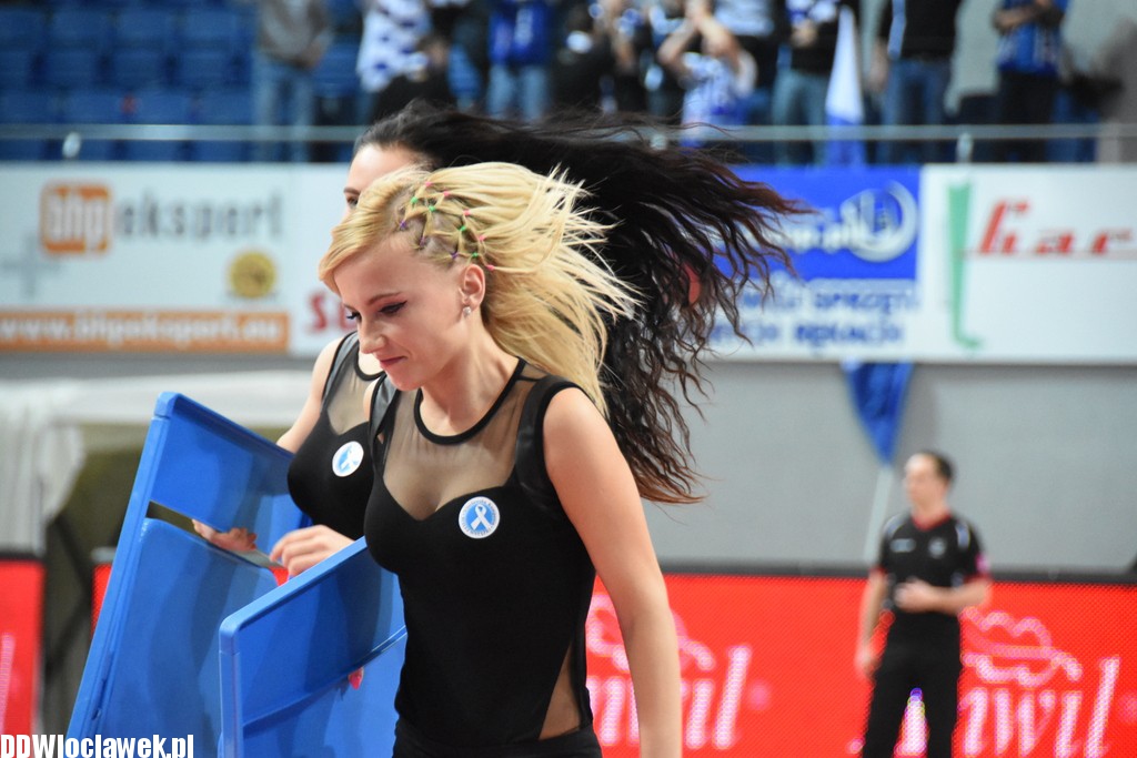 Cheerleaderki na meczu z Polpharmą