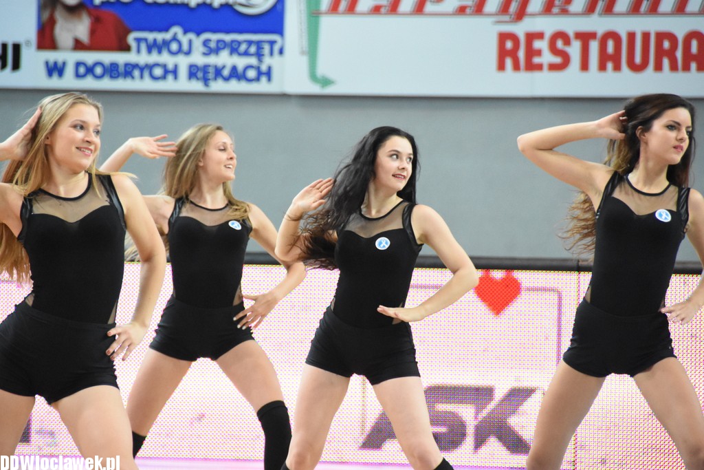 Cheerleaderki na meczu z Polpharmą