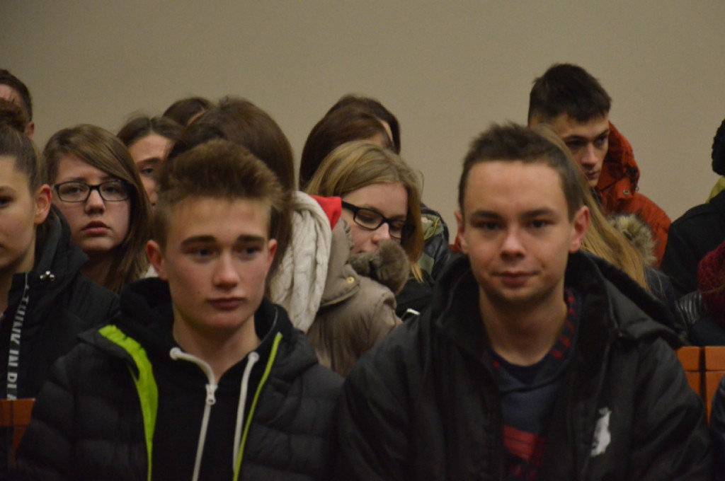 Protest uczniów IV LO przed ratuszem
