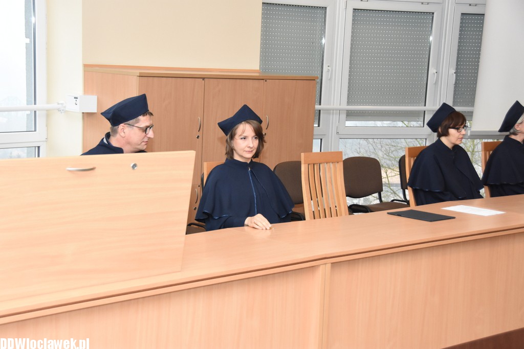 Wręczenie dyplomów studentom