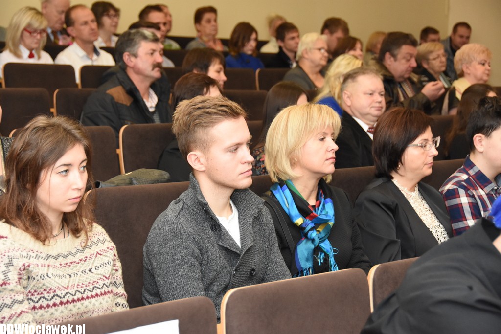 Wręczenie dyplomów studentom