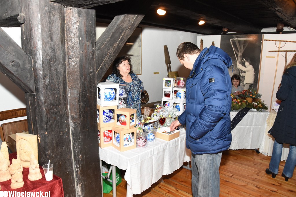 Kiermasz bożonarodzeniowy w muzeum