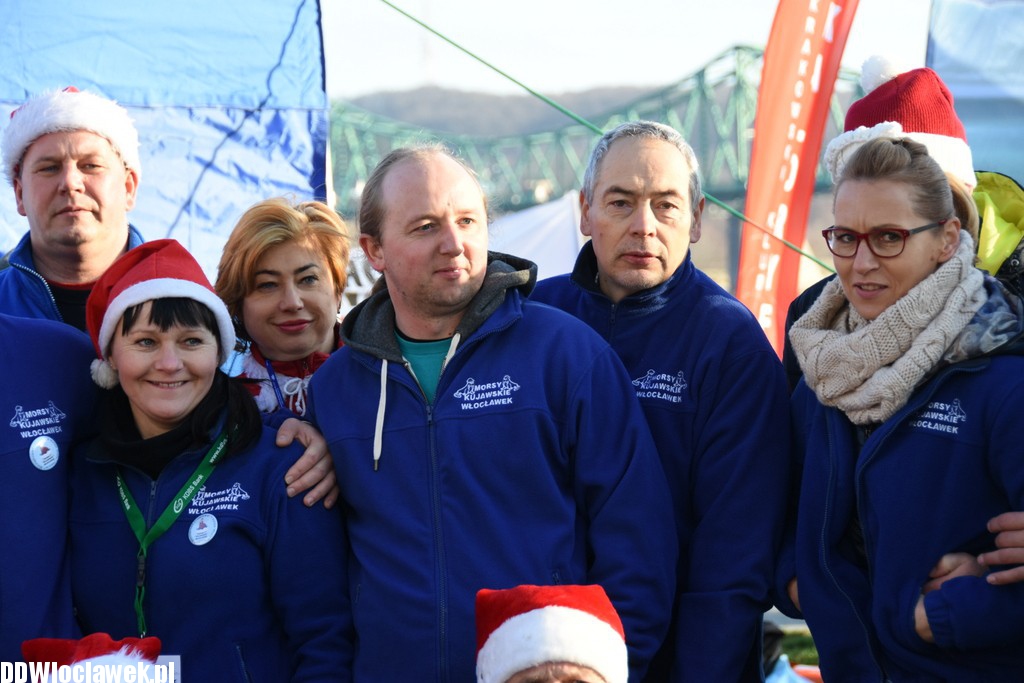 Morsy przepłynęły Wisłę