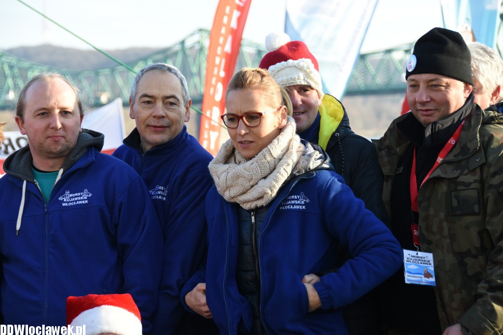Morsy przepłynęły Wisłę