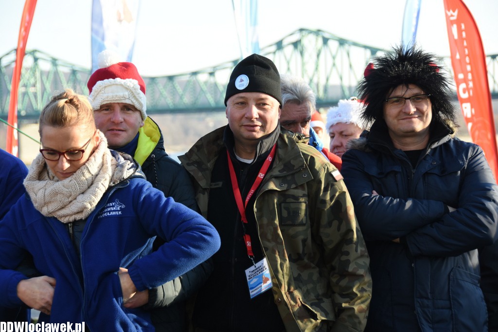 Morsy przepłynęły Wisłę