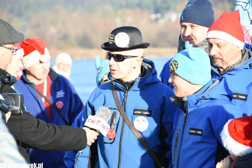 Morsy przepłynęły Wisłę