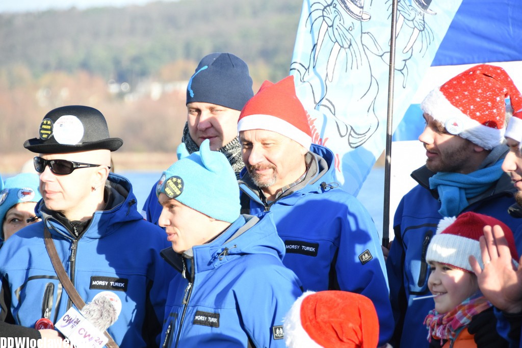 Morsy przepłynęły Wisłę