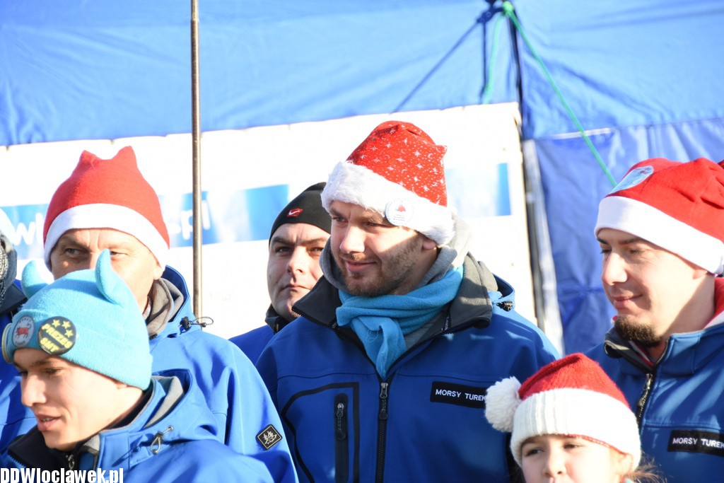 Morsy przepłynęły Wisłę