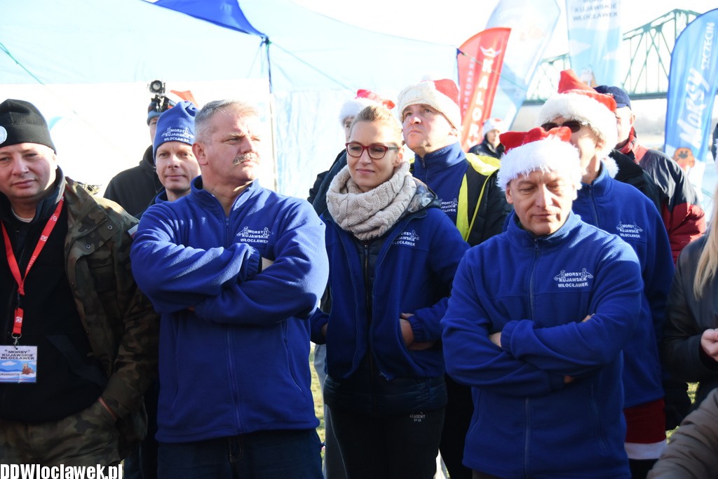 Morsy przepłynęły Wisłę