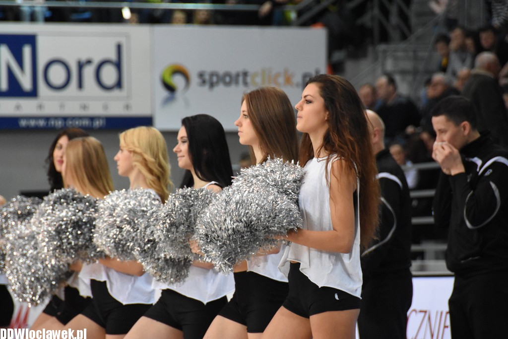 Cheerleaderki na meczu z Siarką