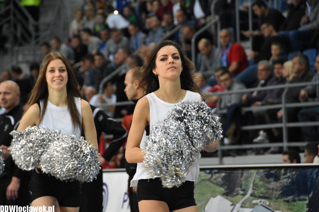 Cheerleaderki na meczu z Siarką