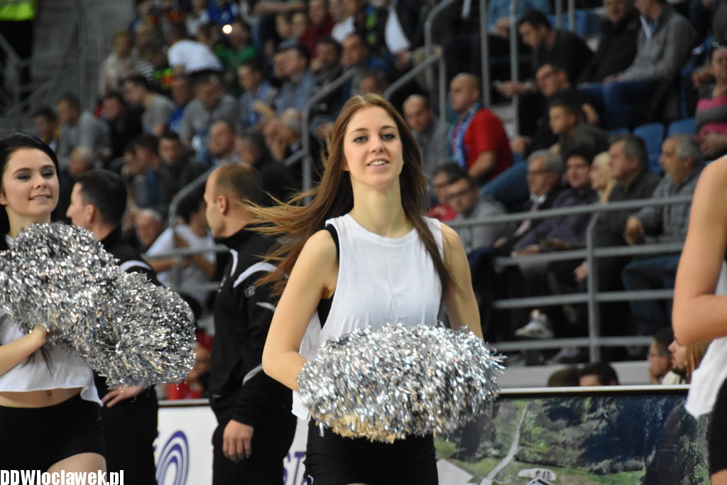 Cheerleaderki na meczu z Siarką