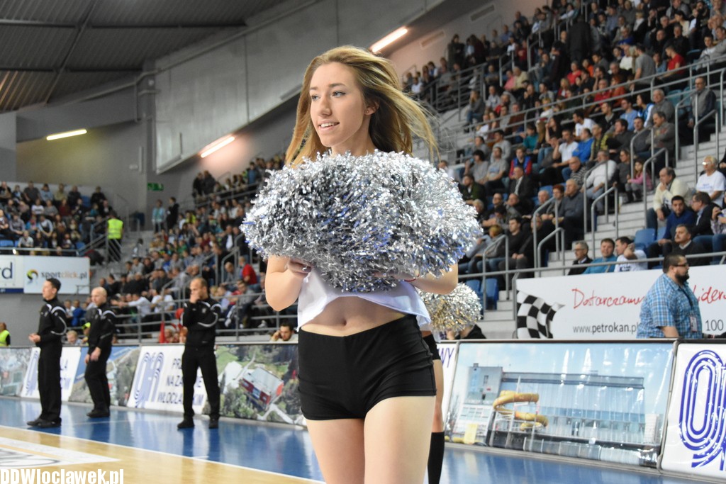 Cheerleaderki na meczu z Siarką