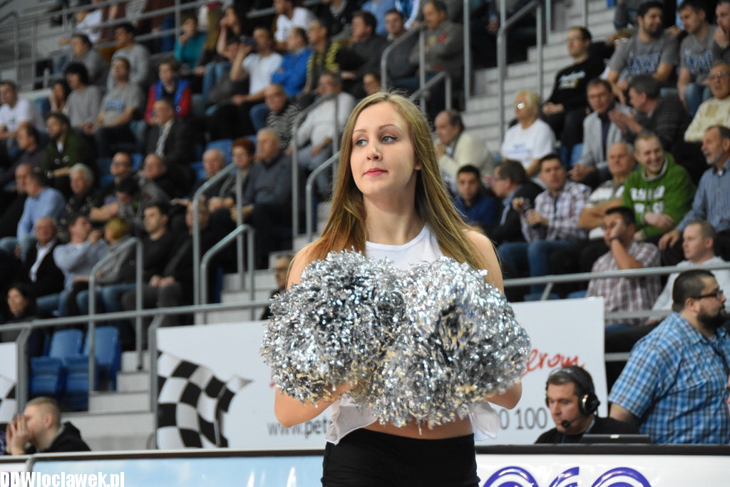 Cheerleaderki na meczu z Siarką