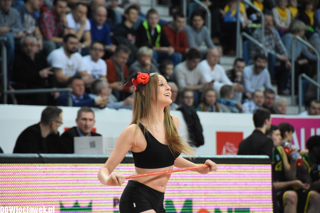 Cheerleaderki na meczu z Siarką