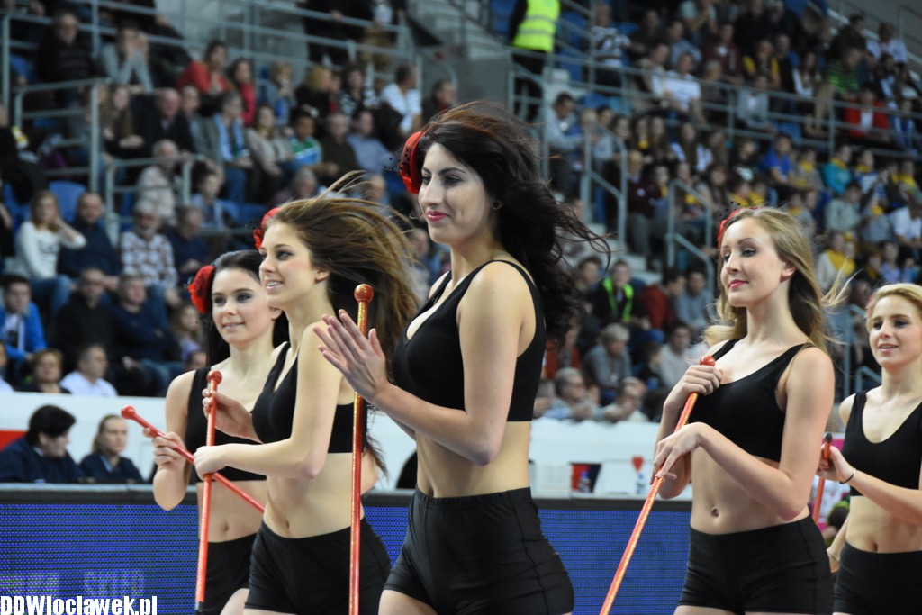 Cheerleaderki na meczu z Siarką