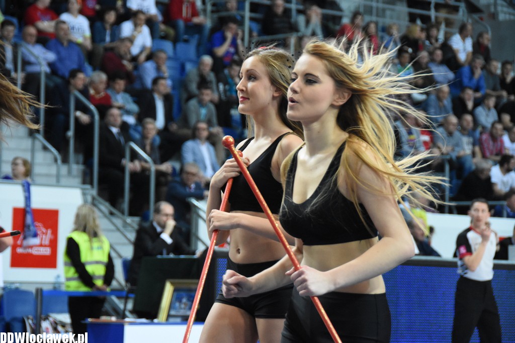 Cheerleaderki na meczu z Siarką
