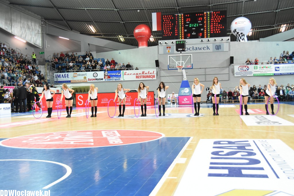 Cheerleaderki na meczu z Siarką