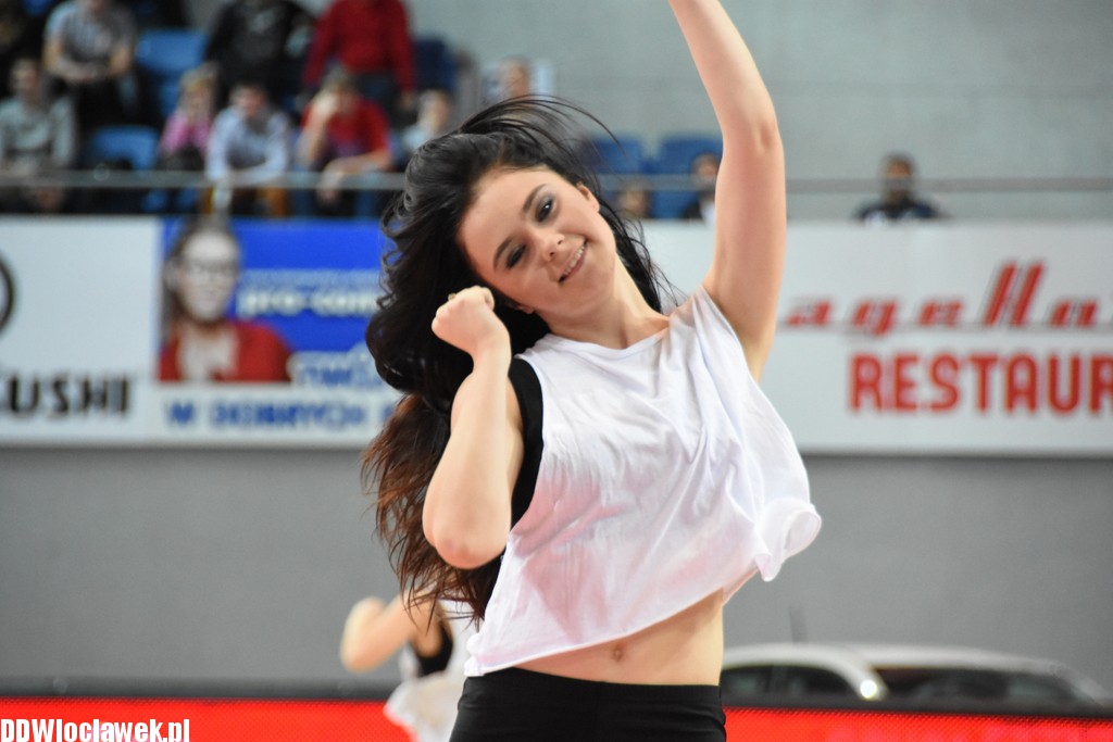Cheerleaderki na meczu z Siarką