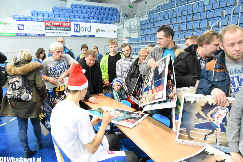 Koszykarze podpisywali kalendarze