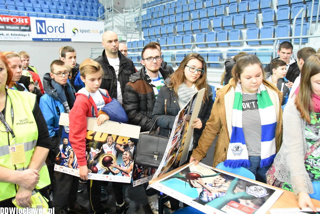 Koszykarze podpisywali kalendarze