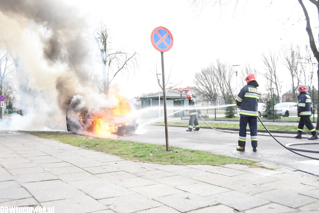 Auto spłonęło na ul. Smolnej