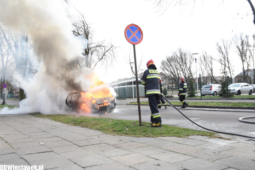Auto spłonęło na ul. Smolnej