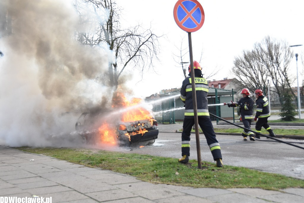 Auto spłonęło na ul. Smolnej