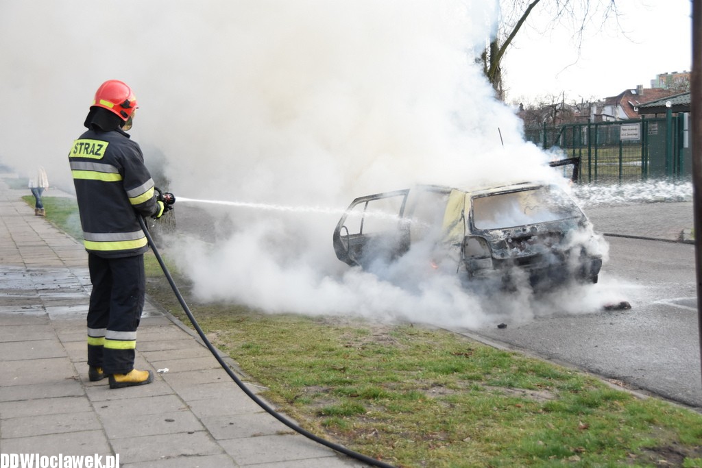Auto spłonęło na ul. Smolnej