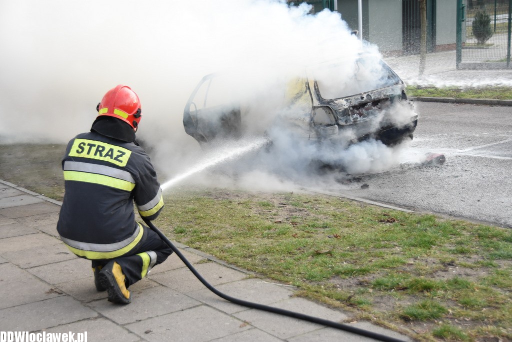 Auto spłonęło na ul. Smolnej