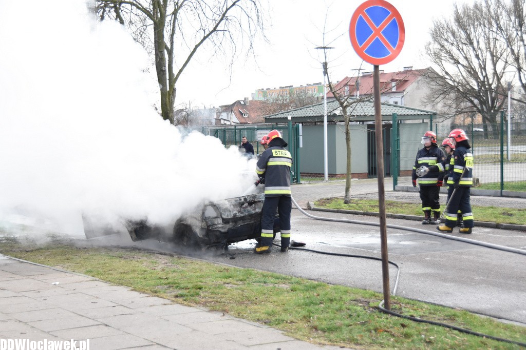 Auto spłonęło na ul. Smolnej