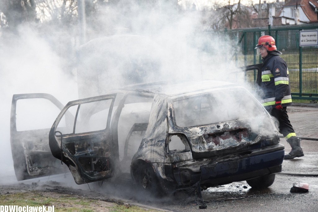 Auto spłonęło na ul. Smolnej