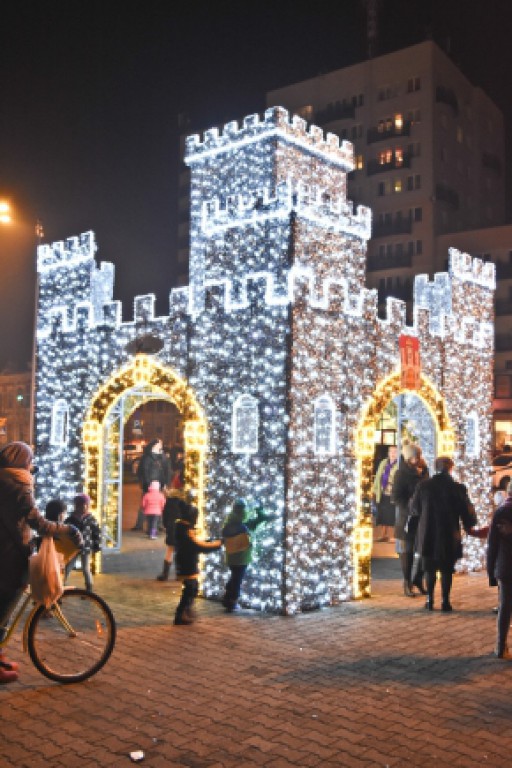 Świecący zamek na placu Wolności