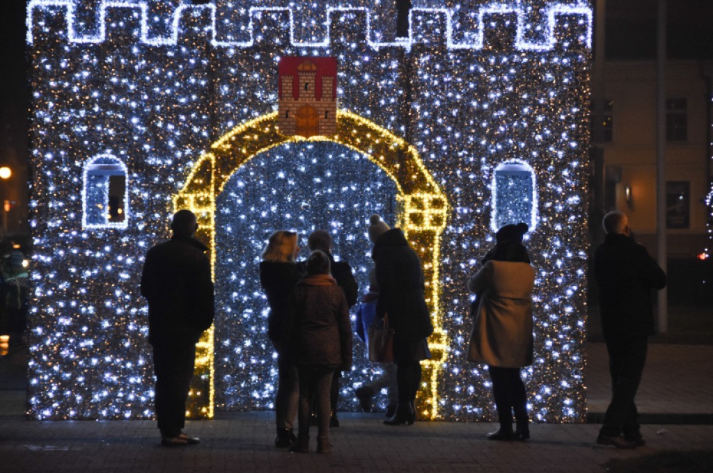 Świecący zamek na placu Wolności