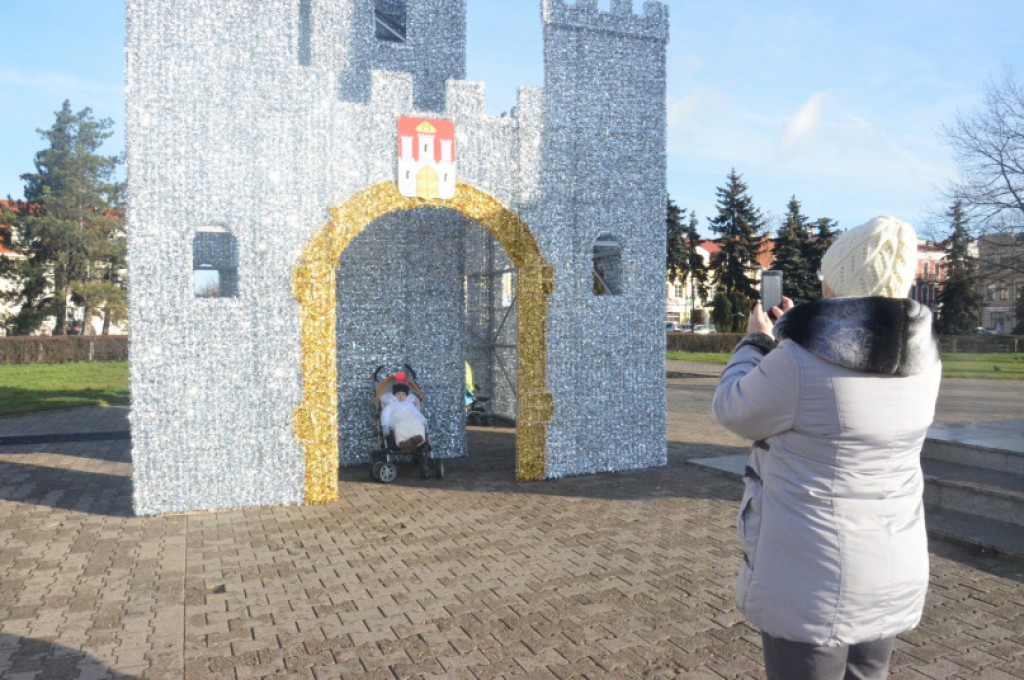 Świecący zamek na placu Wolności
