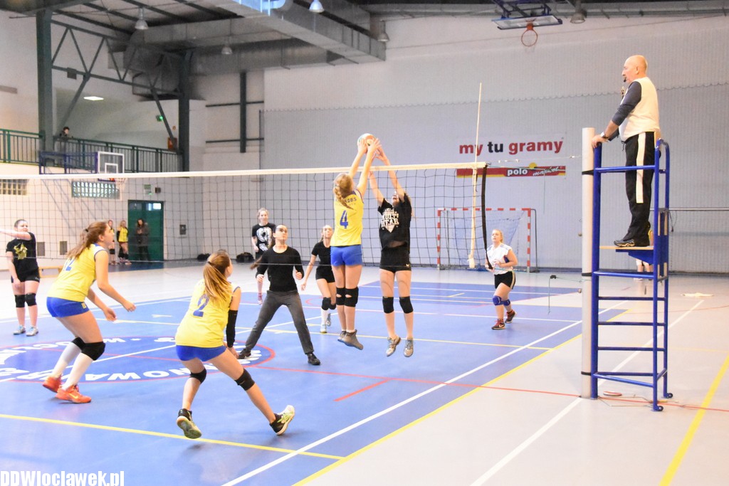 Turniej siatkówki w gimnazjum
