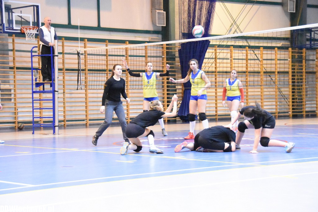 Turniej siatkówki w gimnazjum