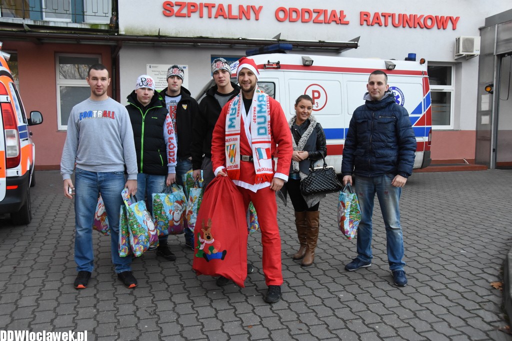Kibice odwiedzili dzieci w szpitalu