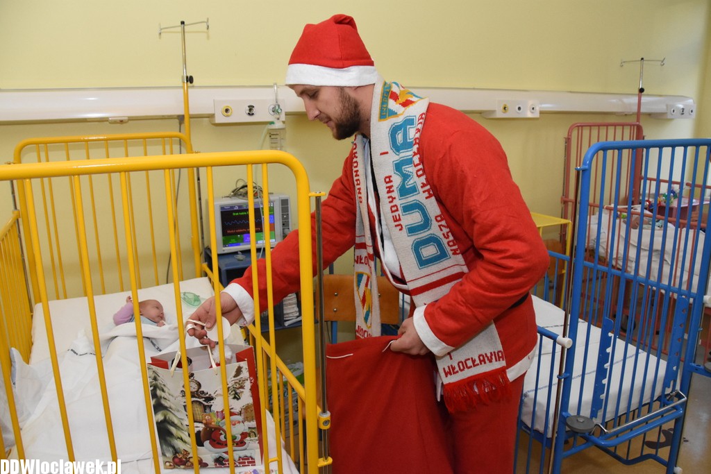Kibice odwiedzili dzieci w szpitalu