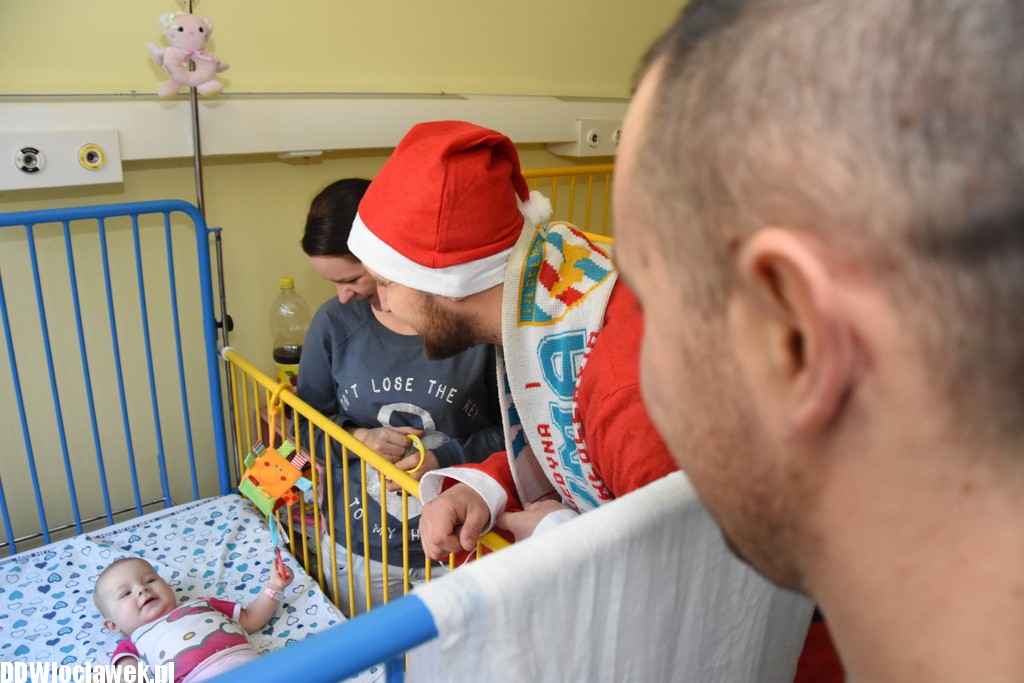 Kibice odwiedzili dzieci w szpitalu