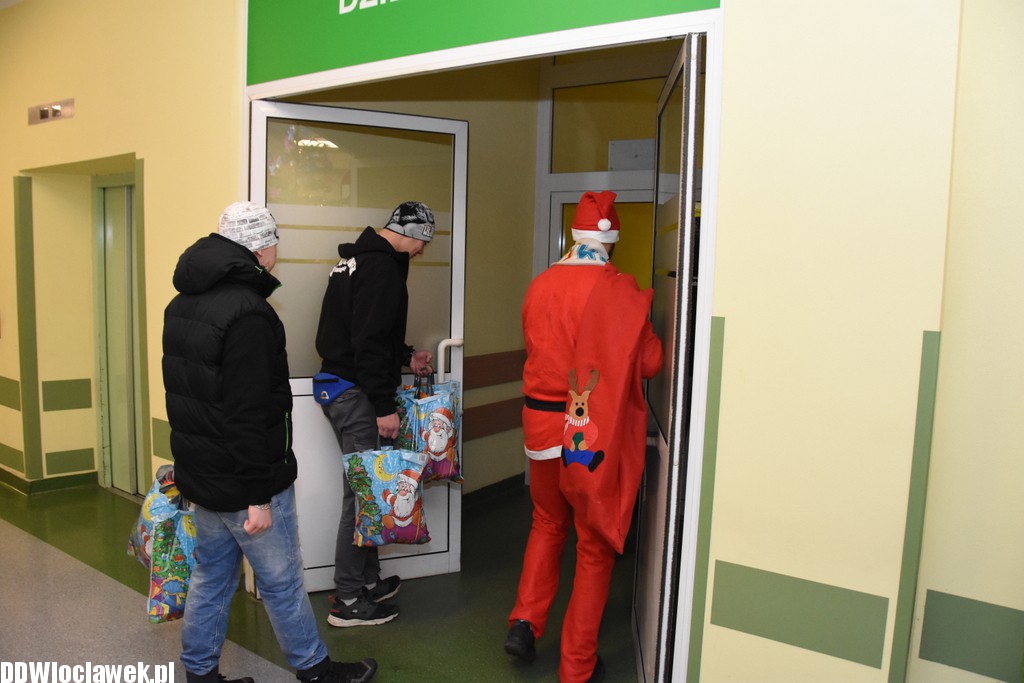 Kibice odwiedzili dzieci w szpitalu
