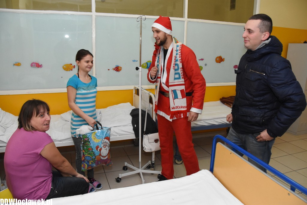 Kibice odwiedzili dzieci w szpitalu