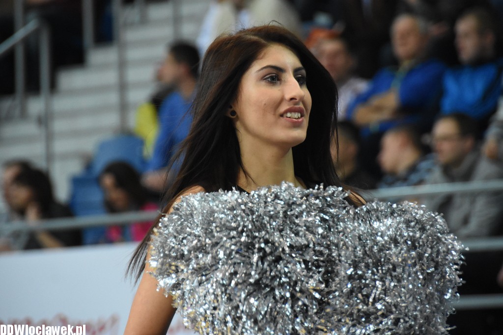 Cheerleaderki na meczu z Toruniem