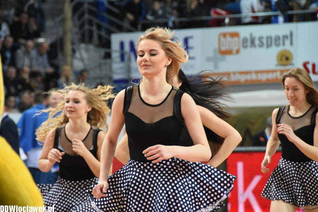 Cheerleaderki na meczu z Toruniem