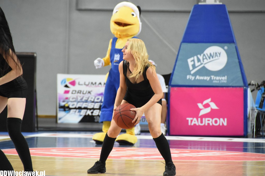 Cheerleaderki na meczu z Toruniem