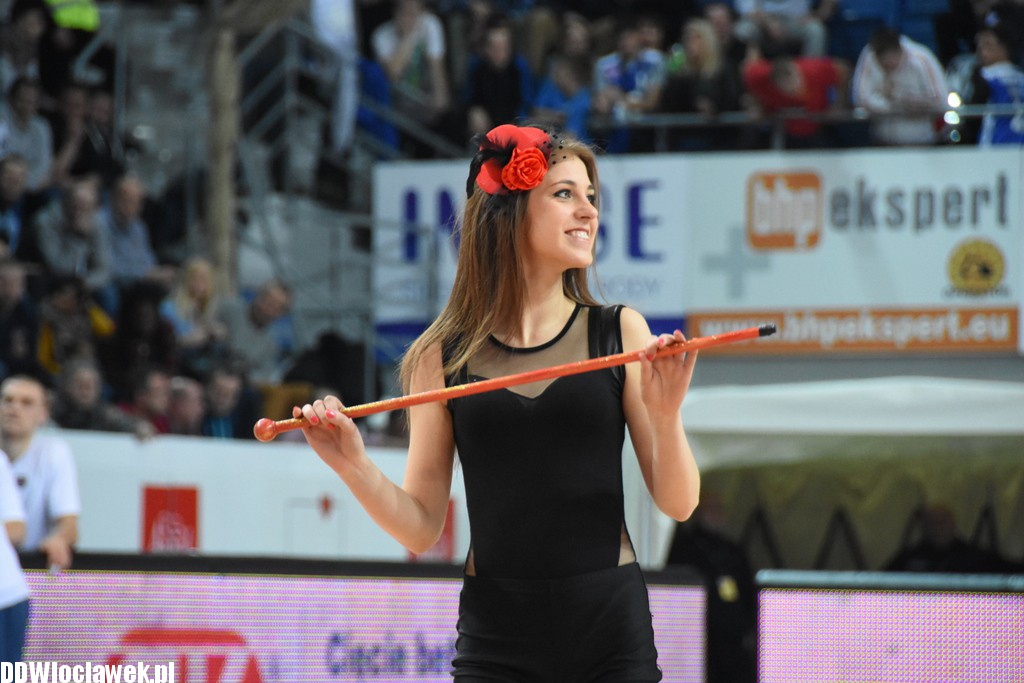 Cheerleaderki na meczu z Toruniem