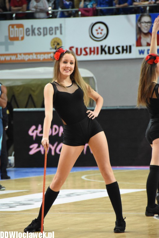 Cheerleaderki na meczu z Toruniem