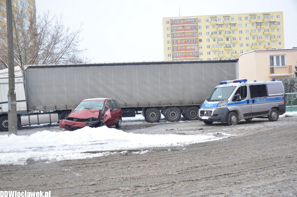 Tir zderzył się z osobówką na Zielnej