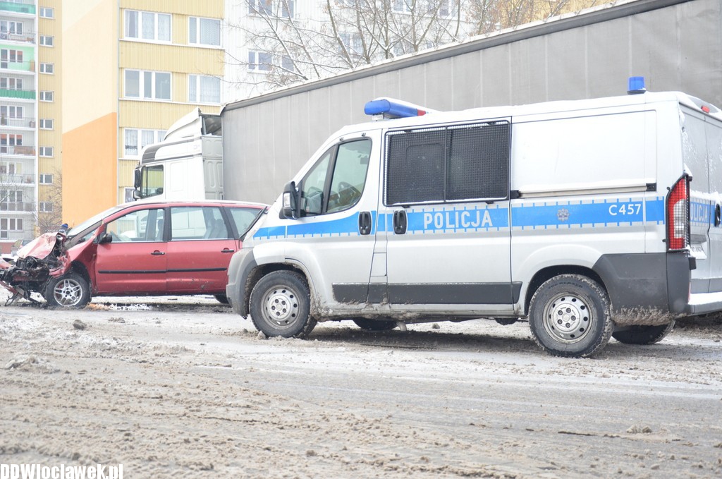 Tir zderzył się z osobówką na Zielnej